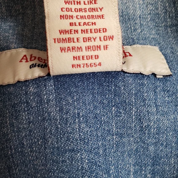 A&F Lightwash Denim Jean Jacket - Picture 5 of 9